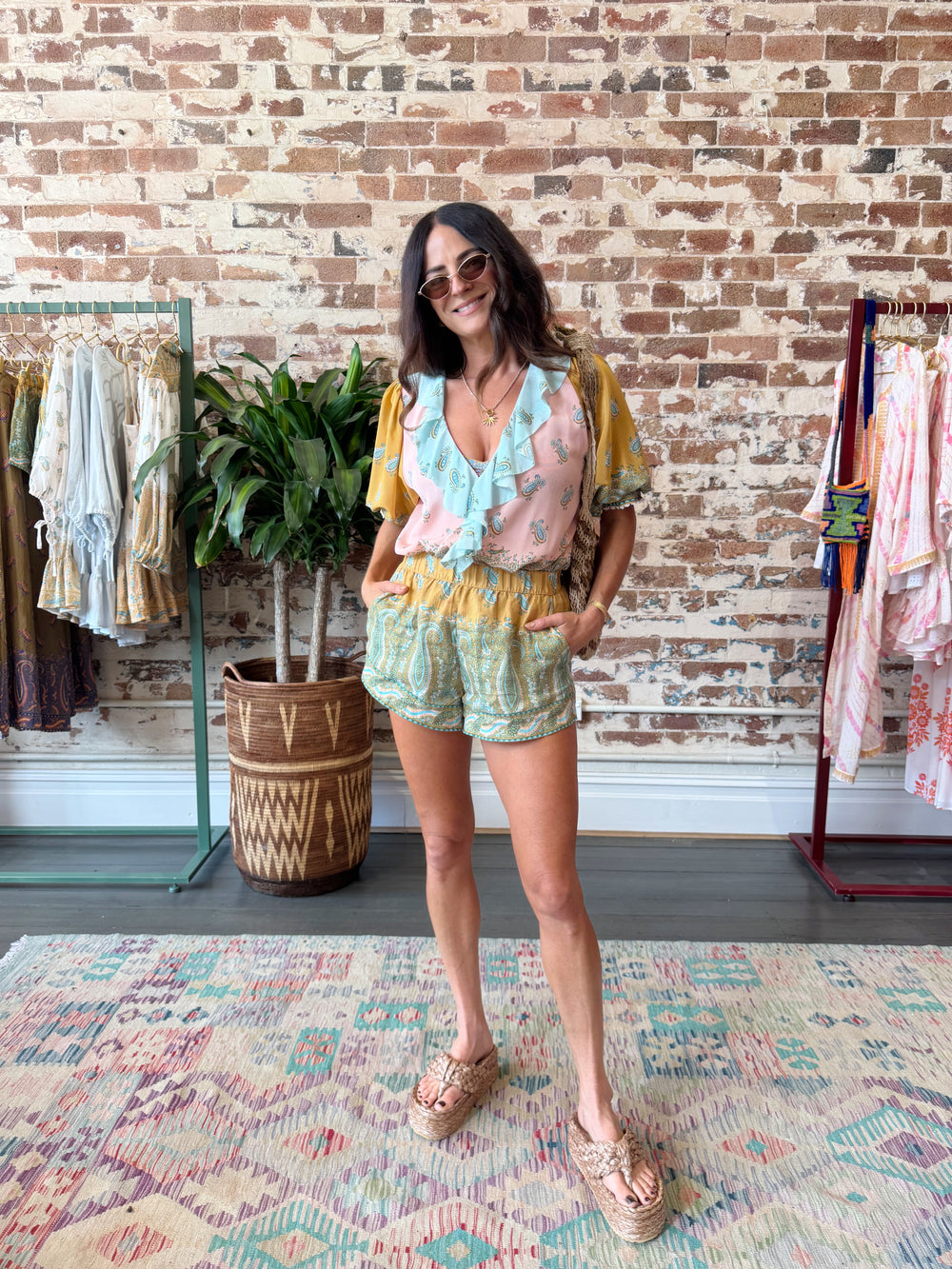 Lucent Minimal Short | Boteh